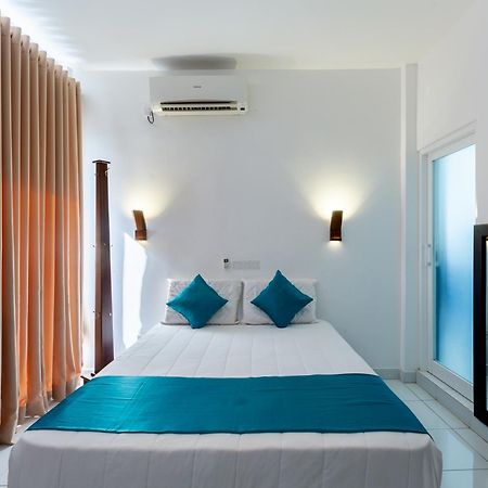 Royal Mount Hotel Dehiwala-Mount Lavinia Екстериор снимка