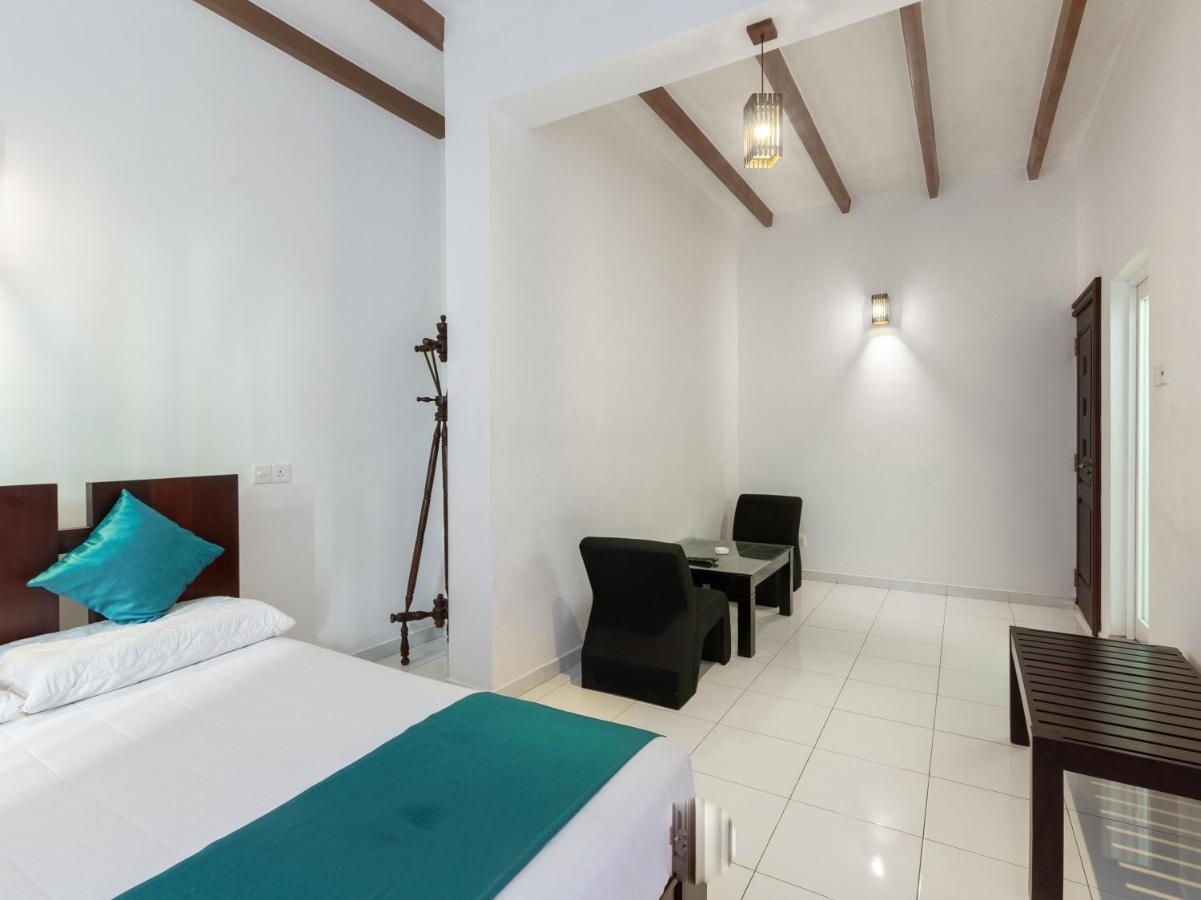 Royal Mount Hotel Dehiwala-Mount Lavinia Екстериор снимка