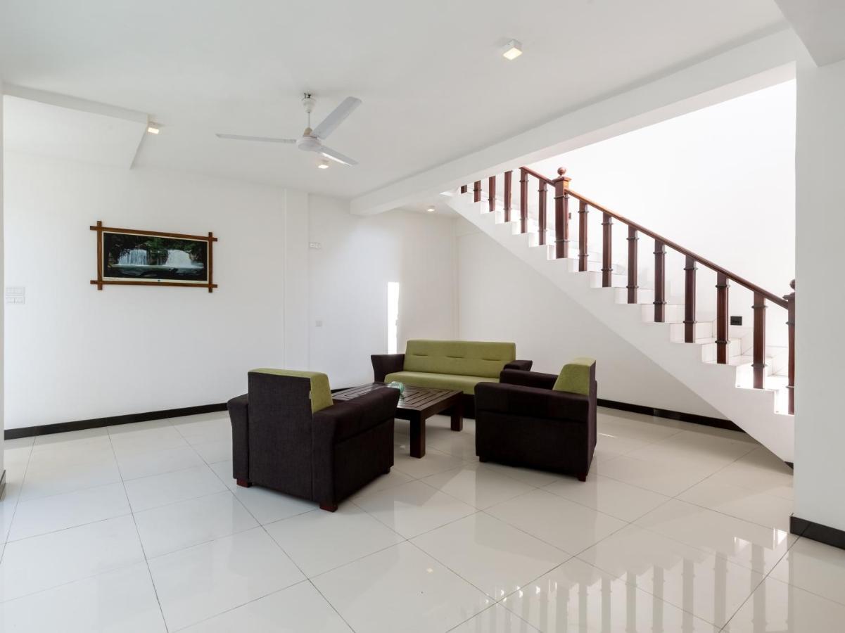 Royal Mount Hotel Dehiwala-Mount Lavinia Екстериор снимка